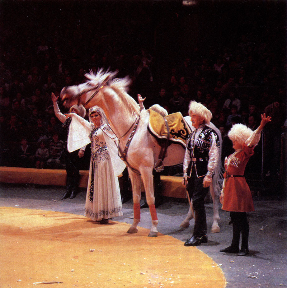 Выступление в цирке джигитов Северной Осетии под руководством народного артиста РСФСР Ирбека Кантемирова на лошадях терской породы