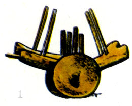 Повозка. II тысячелетие до н. э. Найдена в кургане. Это самое древнее колесо - спил дерева с прожженным отверстием для оси.