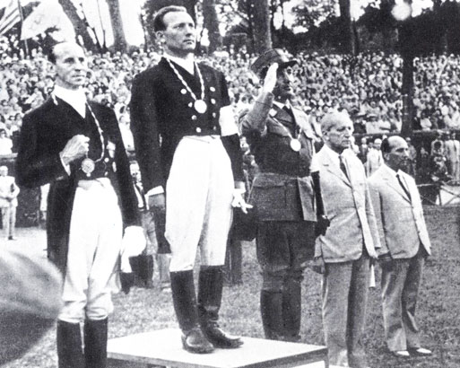 Олимпийские игры в Риме в 1960 г. Награждение победителей. Слева направо: И. Неккерман, С. Филатов, Г. Шаммортен